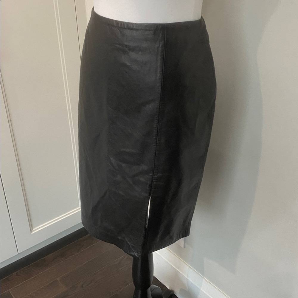 Danier Black Leather Pencil Skirt Side Slit Size 6 Knee Length - Picture 8 of 16